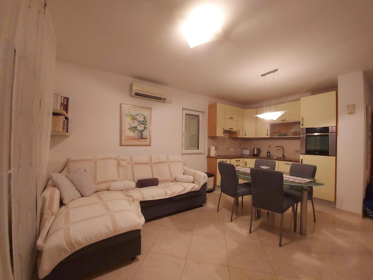 Abbadessa Apartment Kaštela Екстериор снимка
